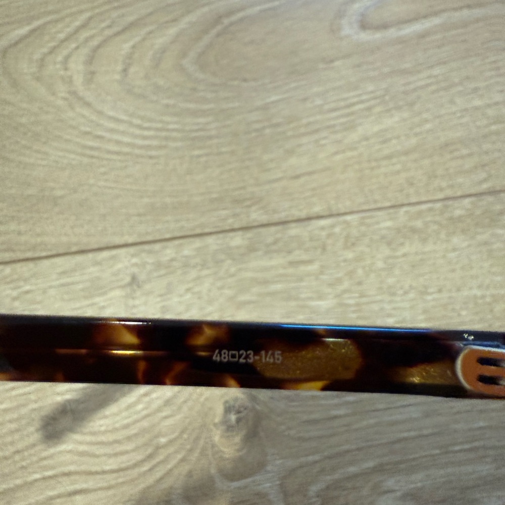 Tortoise Shell Sunglasses - Picture 4 of 4